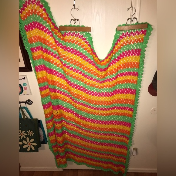 VTG Crocheted Neon Orange Pink Green Yellow Afghan Ruffle Edges Couch Bed Throw - Picture 1 of 4